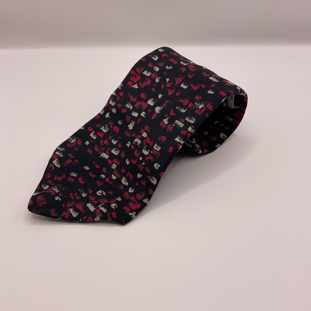 Pierre Cardin Silk Necktie Black/Red/White Random Pattern‎ 3.25 Wide